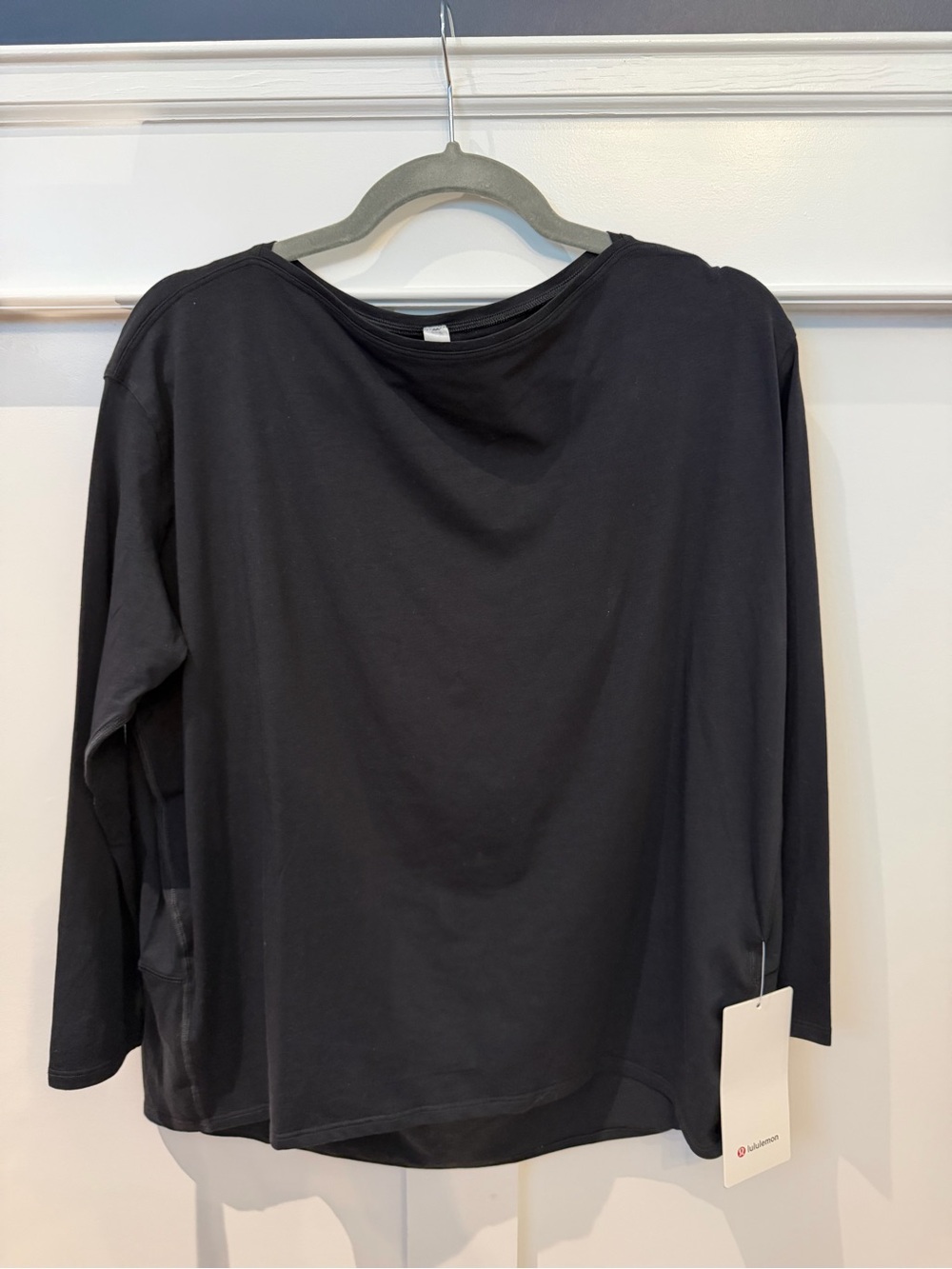 Lululemon Women's Back in Action, NWT, size 8, black